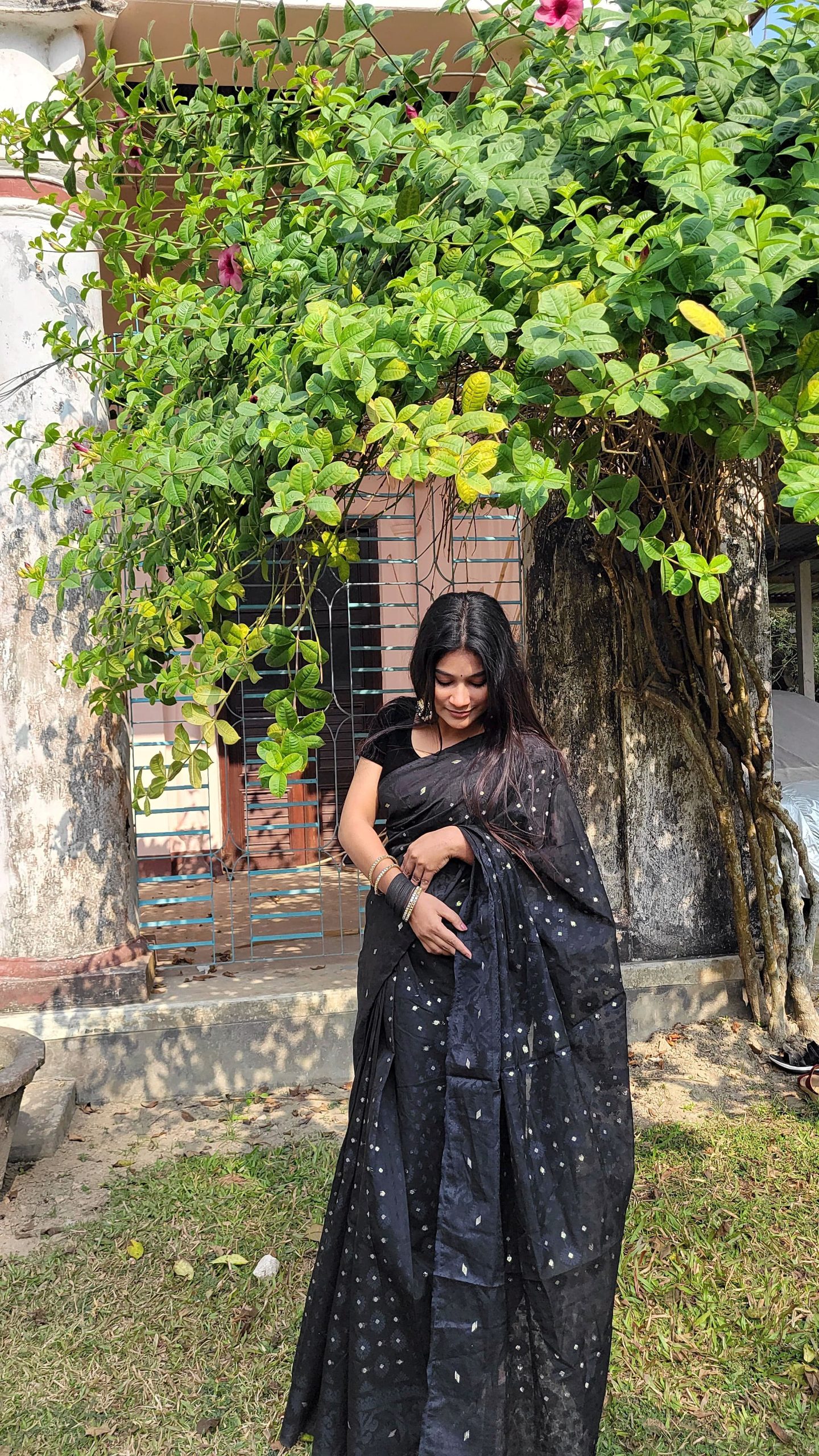 Kalo Jamdani Saree (কালো জামদানী শাড়ি)